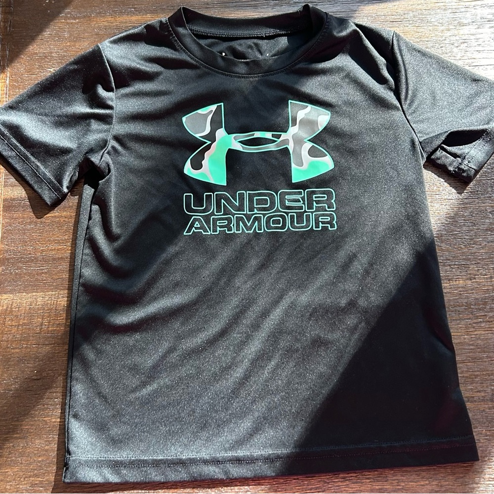 Under Armour Kids T-Shirt in Black with Green Logo